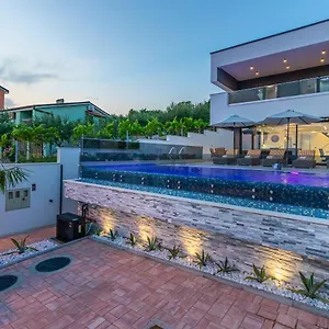  Villa Luxury Lorena With Heated Pool, Jacuzzi,sauna And Seaview